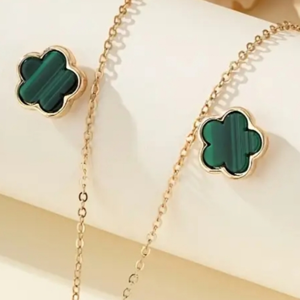 Clover Bracelet and Necklace Green Color - Picture 3 of 5